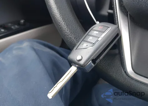 2018 Toyota Camry Le из США, поврежденный, VIN 4T1B11HK1JU610321